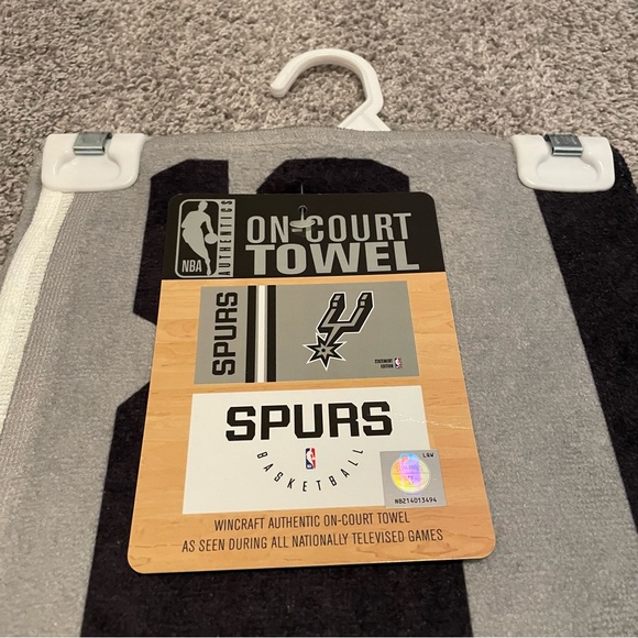 New WinCraft NBA Statement Edition On Court San Antonio Spurs 22" x 42" Towel - Picture 3 of 7